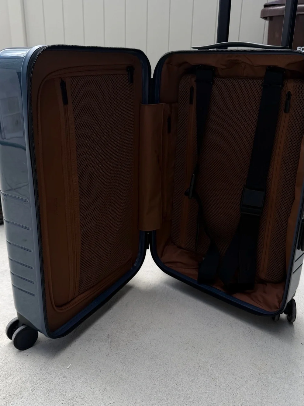 Lightweight Blue Spinner Carry-On with Organized Interior